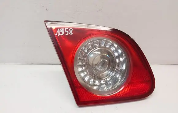 Tailgate rear/tail lights