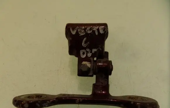 Opel Vectra C Front door lower hinge 