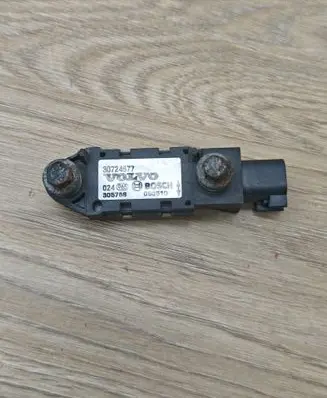 Volvo XC90 Airbag deployment crash/impact sensor 30724677 305768 050510