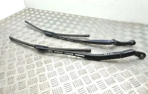 Seat Exeo (3R) Front wiper blade arm