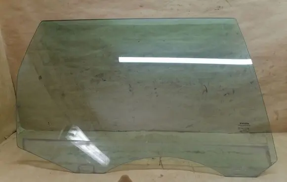 Volvo V70 Rear door window glass DOT57M20AS2 E000186