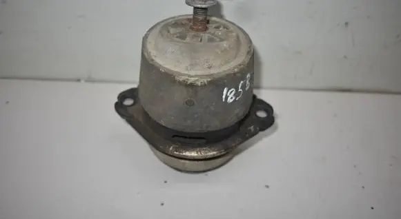 Audi Q7 4L Engine mount bracket 7L8199131B