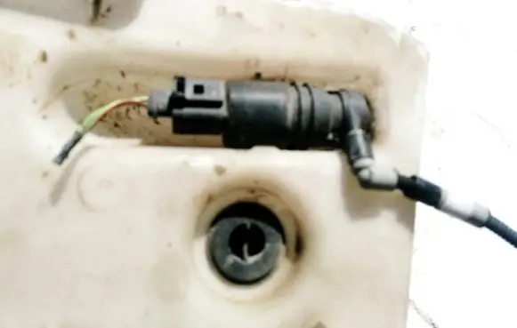 Skoda Octavia Mk2 (1Z) Windscreen/windshield washer pump