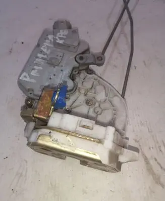 Nissan Primera Rear door lock