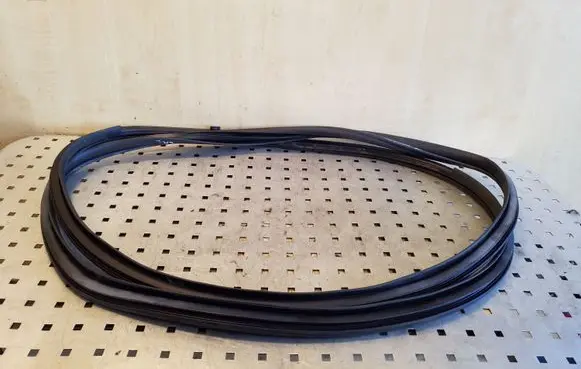 Rear door rubber seal (on body)