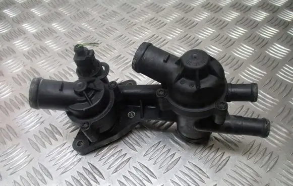 Volkswagen Golf IV Thermostat/thermostat housing 03C121026H