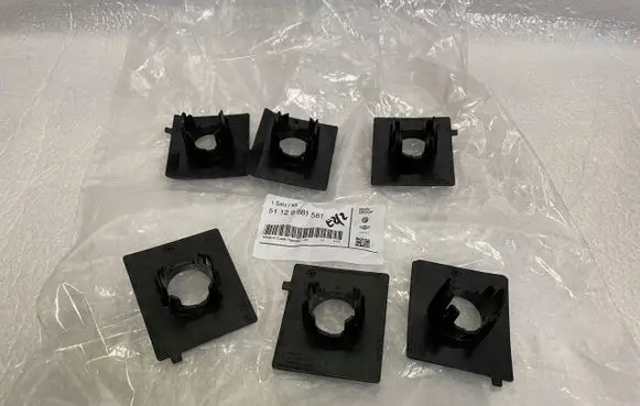 BMW 1 F40 Front parking sensor holder (PDC) 9881581