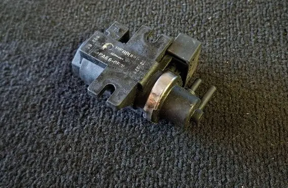 BMW 5 E39 Turbo solenoid valve PA66GF35