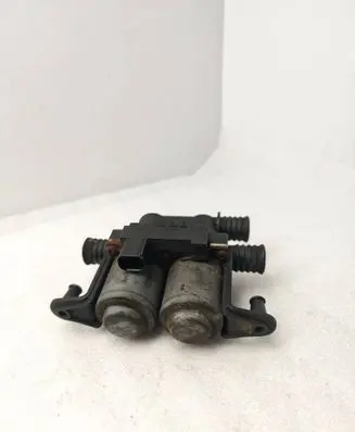 BMW 5 E39 Coolant heater control valve 8374995