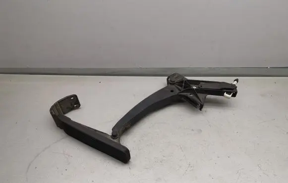 Mercedes-Benz E W210 Accelerator throttle pedal 2103010520 1293010001 1293010382
