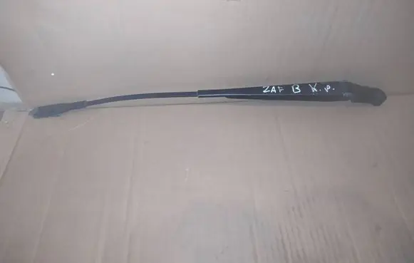 Opel Zafira B Front wiper blade arm 13145563