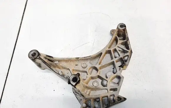 Audi Q3 8U Engine mounting bracket 03L199207