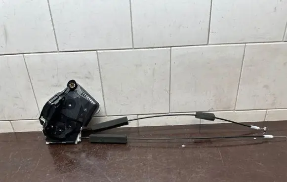 Honda Jazz Front door lock M2412210F3