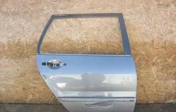 Mitsubishi Lancer Rear door