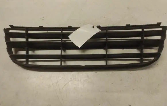 Volkswagen Polo IV 9N3 Front bumper lower grill