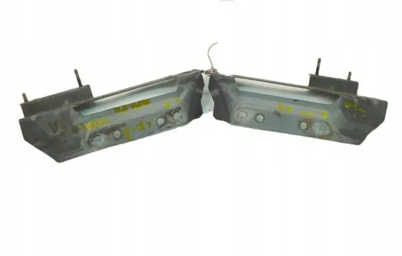 Mazda CX-7 Headlight/headlamp mounting bracket