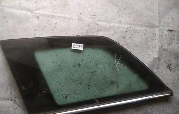 Opel Astra H Rear side window as2