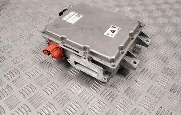 Voltage converter inverter