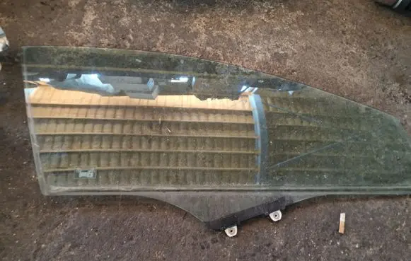 Honda Civic Front door window glass four-door