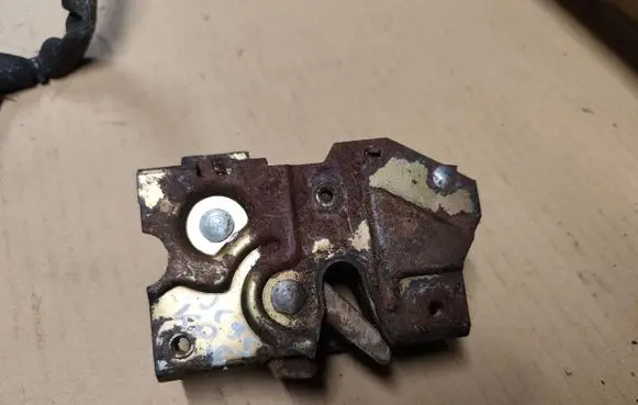 Tailgate/trunk/boot lock/catch/latch