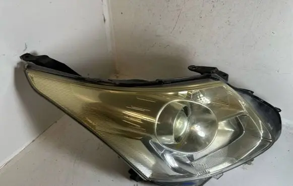 Toyota Avensis T270 Headlight/headlamp