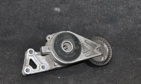 Volkswagen PASSAT B6 Other engine bay part 06A903315F