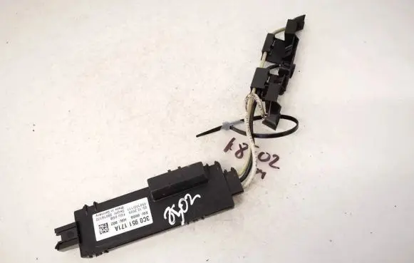Volkswagen PASSAT B6 Antenna control unit 3c0951171a