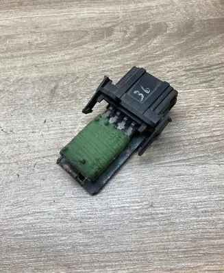 Volkswagen Golf III Heater blower motor/fan resistor 1H0959263 3131090055