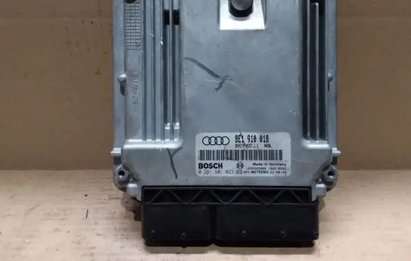 Audi A4 S4 B6 8E 8H Engine control unit/module 8E1910018 0261S01023