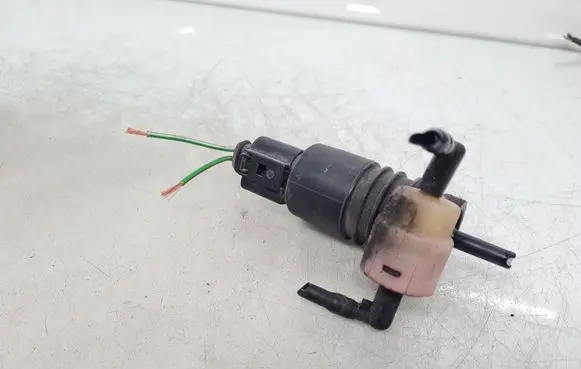 Audi A3 S3 8L Windscreen/windshield washer pump