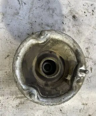 BMW M6 Coil spring mount 6760943