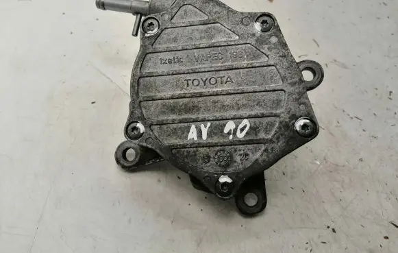 Toyota Avensis T270 Vacuum pump 293000W030