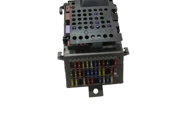 Renault Laguna I Fuse module 7700821586 7700427845