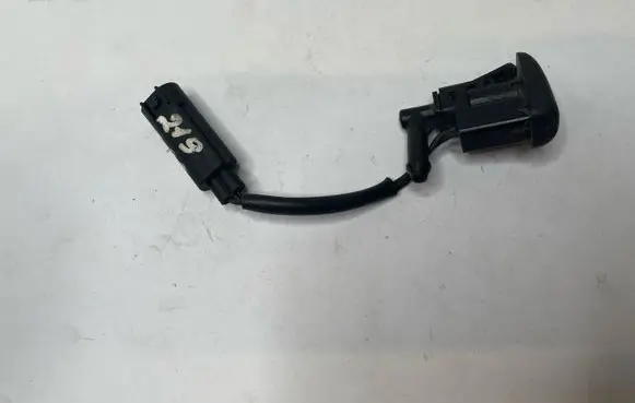 BMW X3 E83 Windshield washer spray nozzle 7110851