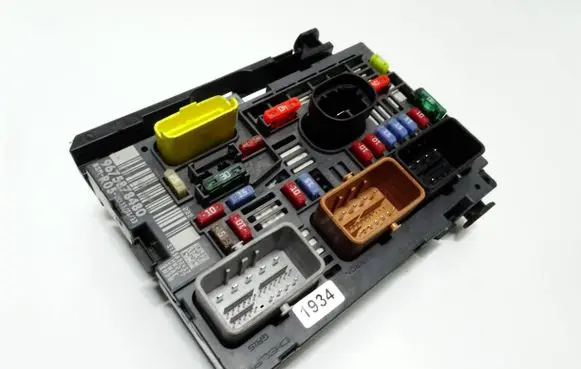 Peugeot 308 Fuse module 9675878480 55832417