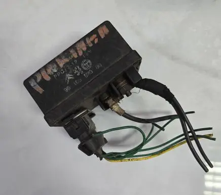 Peugeot 206 Glow plug pre-heat relay 9616582380