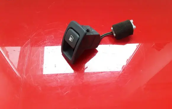 Hyundai Trajet Fuel tank opening switch 935553A000