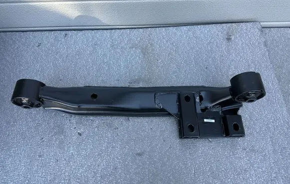 Nissan King Cab, Navara Rear differential mounting bracket 5472035G12
