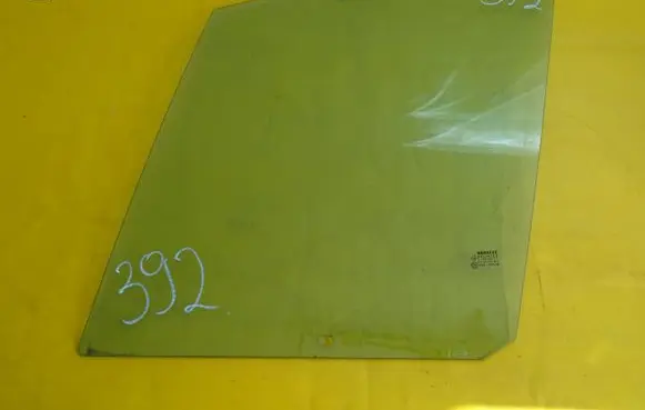Renault Scenic I Front door window glass four-door