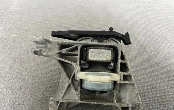 Peugeot Expert Engine mount bracket 4A103720 S903