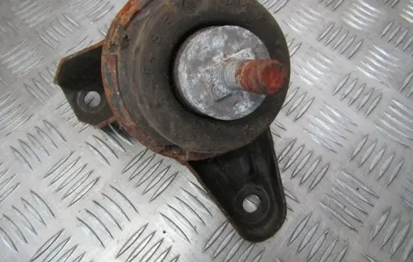Ford Mondeo MK II Engine mount bracket f4swf