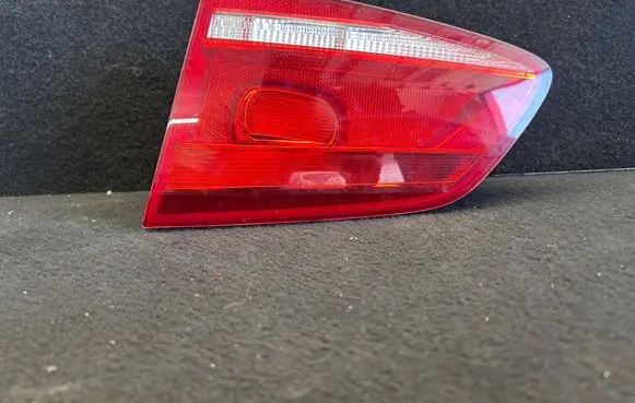 Tailgate rear/tail lights