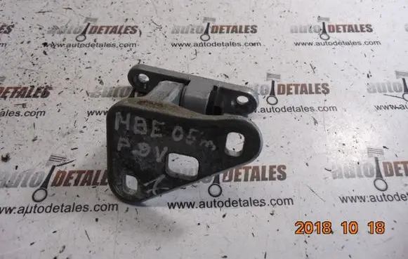 Mercedes-Benz E W211 Front door lower hinge 