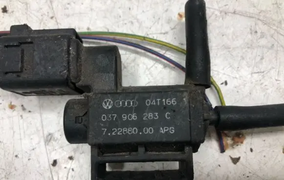 Audi A3 S3 8P Turbo solenoid valve 037906283C