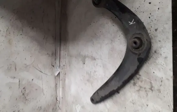 Peugeot 308 Front lower control arm/wishbone