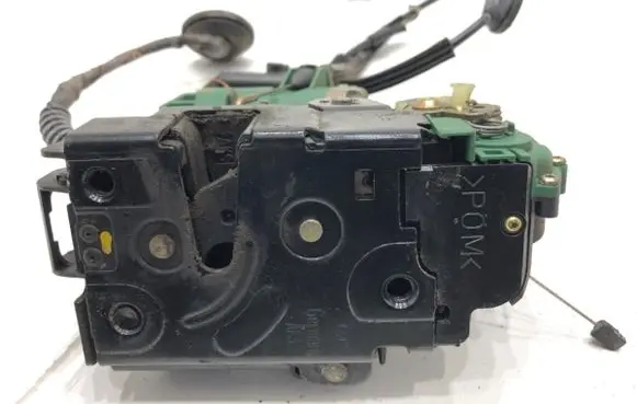 Volkswagen PASSAT B5.5 Front door lock