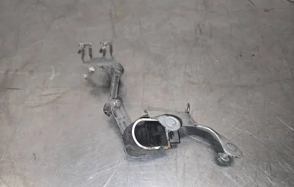 Mercedes-Benz GLC C253 Rear air suspension level height sensor A2139051902 A0009053704