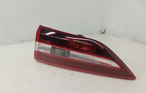Opel Grandland X Tailgate rear/tail lights YP00016280 81670202
