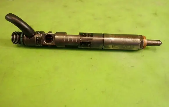 Nissan Almera N16 Fuel injector