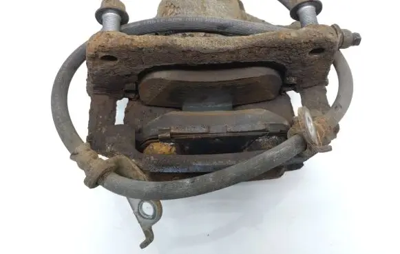 Toyota Auris E180 Front brake caliper
